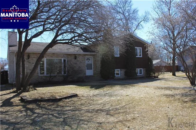 4 Bed House for Sale at 131 4th Avenue, Gimli, MB - MLS® #1708098