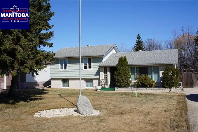 3 Bed House for Sale at 35 5th Avenue, Gimli, MB - MLS® #1708377