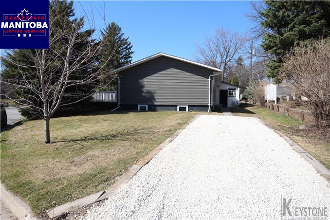 Property 28 Boyne Crescent img1