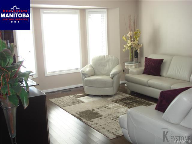 Property 10 Hearthwood Grove img1