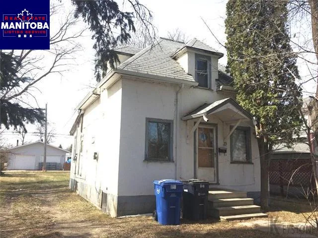 33 6th Avenue Southeast, Dauphin