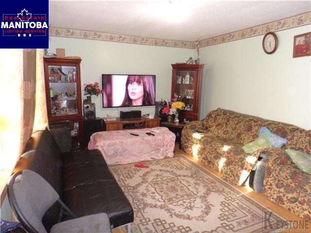 Property 581 Langside Street img1