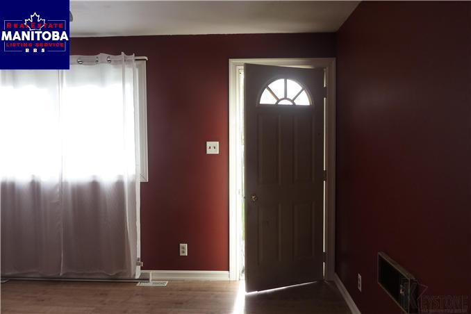 Property 15 Youngs Drive East img1