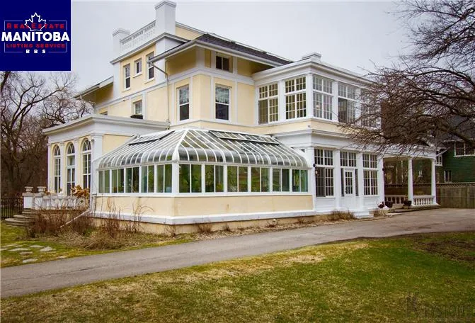 12 Ruskin Row, Winnipeg
