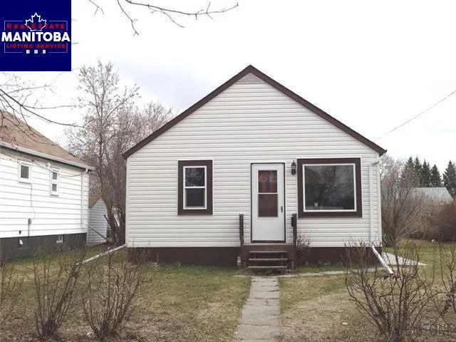 132 7th Avenue Southeast, Dauphin