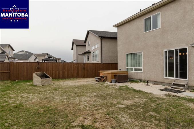 Property 80 Blumm Crescent img1