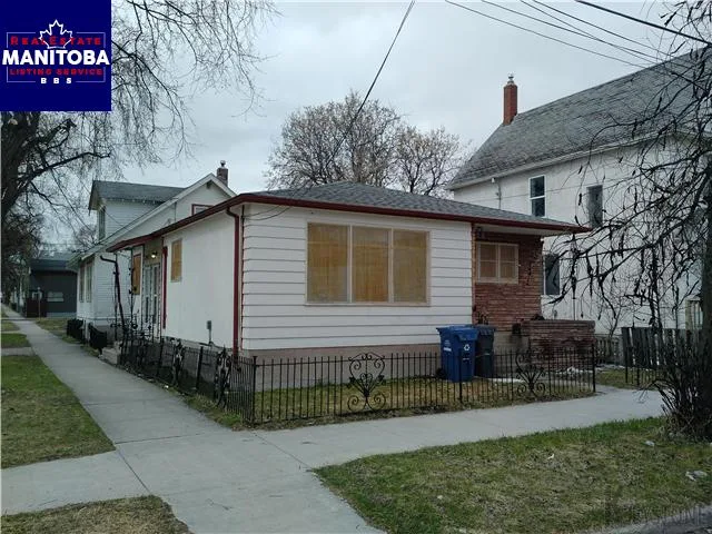 6 Bed House for Sale at 220 Aikins Street, Winnipeg, MB - MLS® #1709752