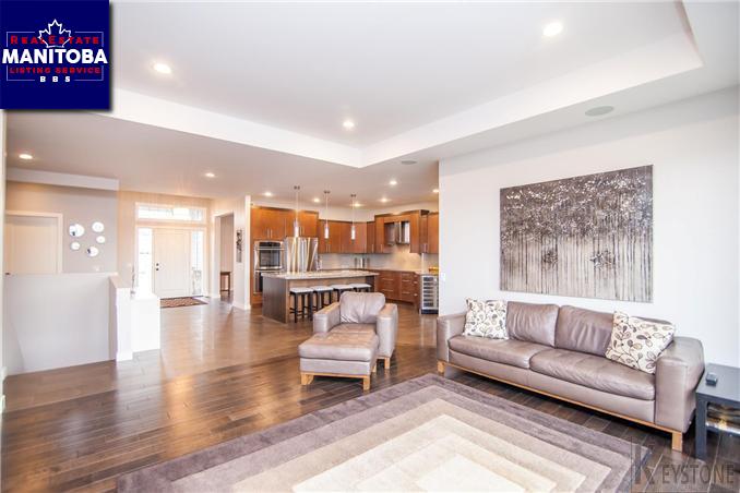 Property 33-381 Oak Forest Crescent img1