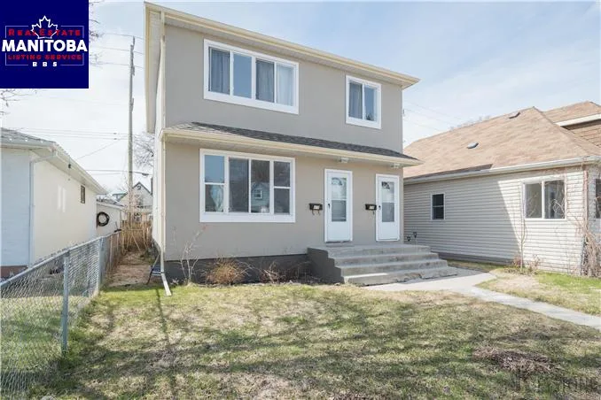 476 Harbison Avenue West, Winnipeg