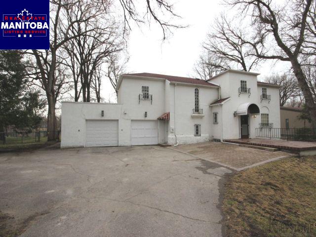 Property 596 South Drive img1