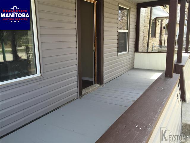 Property 323 Simcoe Street img1
