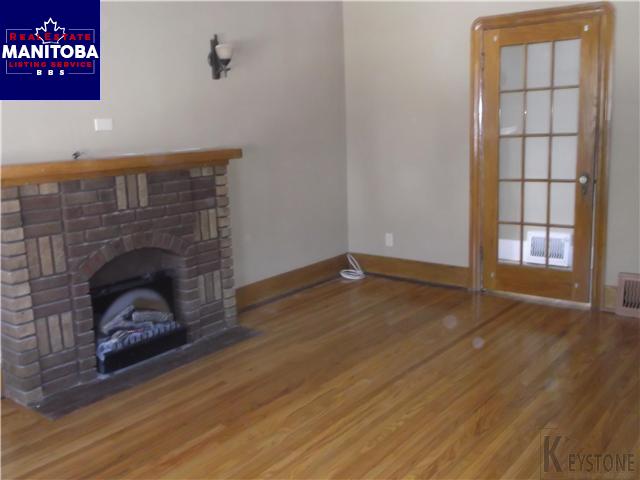 Property 810 Garfield Street North img1