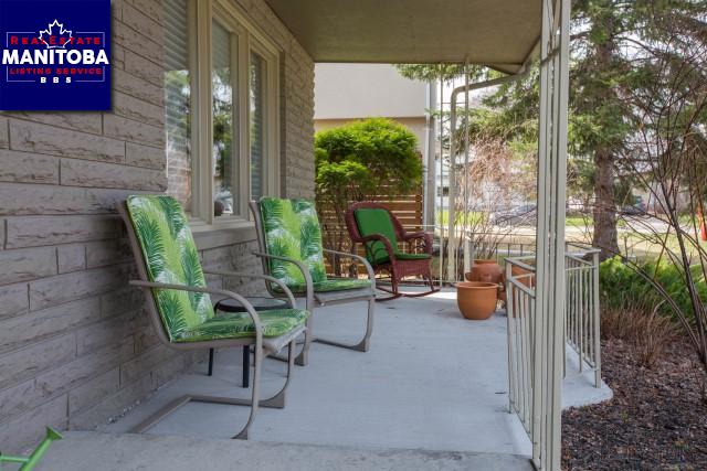 Property 18 Robert Service Bay img1