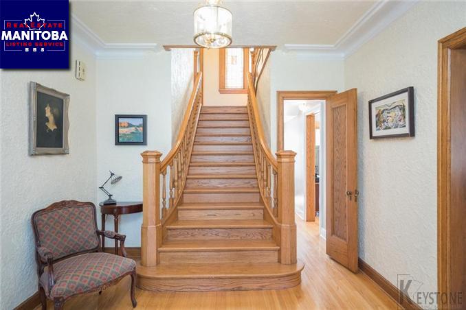 Property 850 Wellington Crescent img1