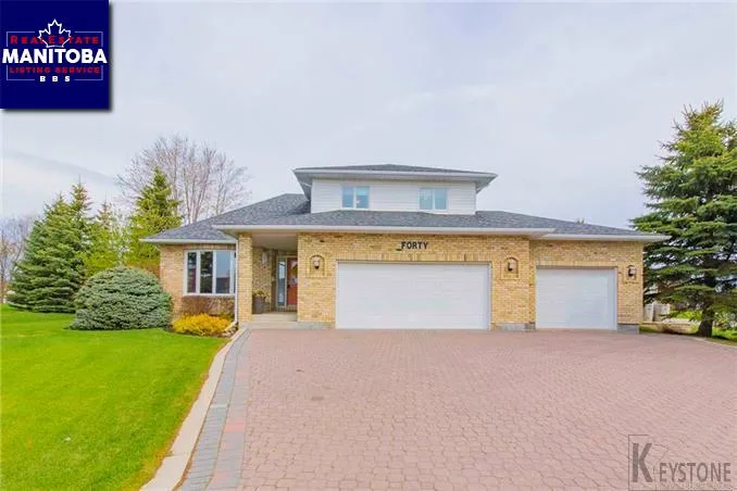 40 Oakridge Boulevard, Oak Bluff