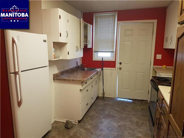 Property 10 St Vital Road img1