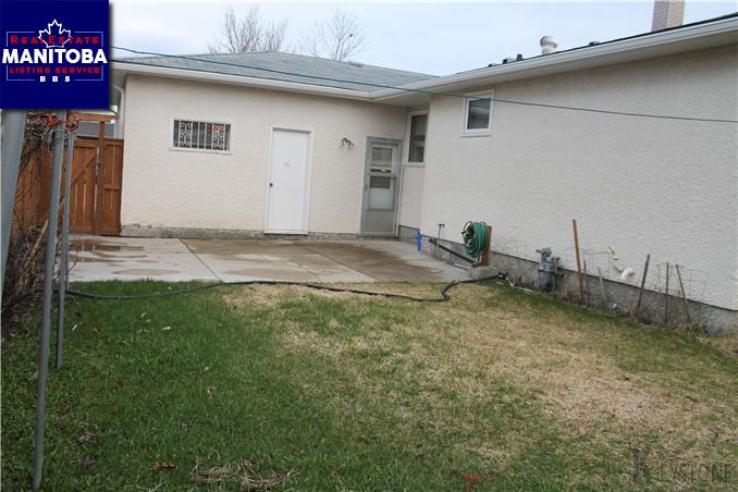 Property 18 Pickley Crescent img1