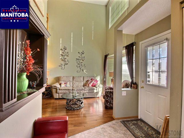 Property 27 Arklie Place img1