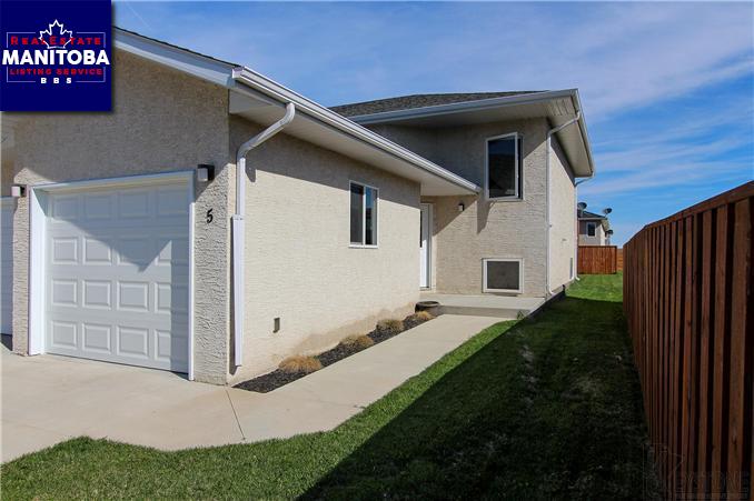 Property 5 Kootenay Way img1