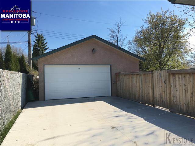 Property 11 Parade Drive img1