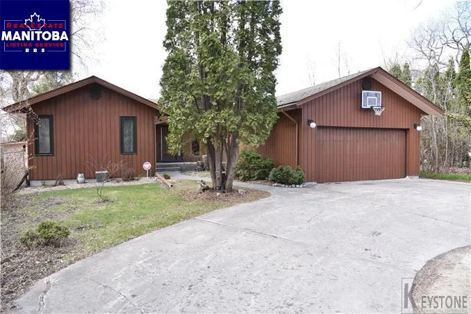 2098 Henderson Highway, Winnipeg