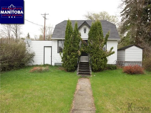 423 Souris Avenue, Manitou