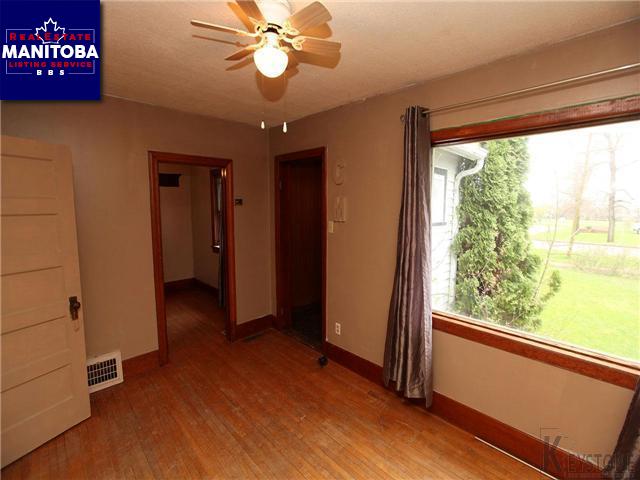 Property 423 Souris Avenue img1