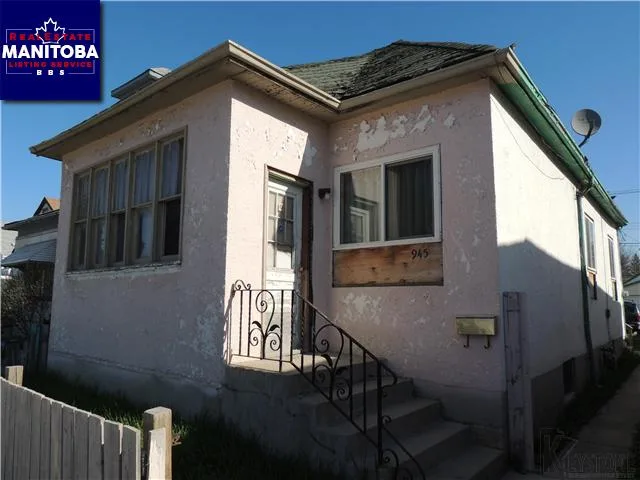 945 Selkirk Avenue, Winnipeg