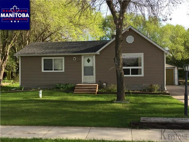 233 1st Street North, Niverville