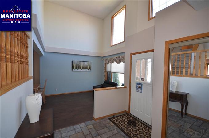Property 464 Scurfield Boulevard img1