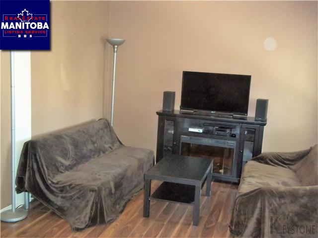 Property 506 Rosseau Avenue East img1