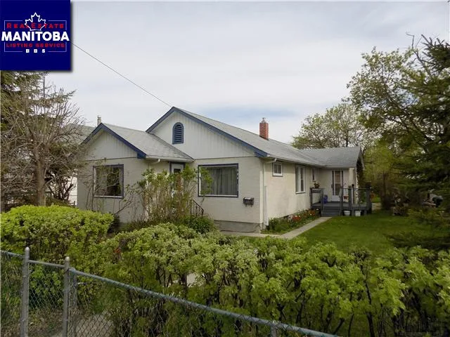4 Bed House for Sale at 321 Superior Avenue, Selkirk, MB - MLS® #1712097