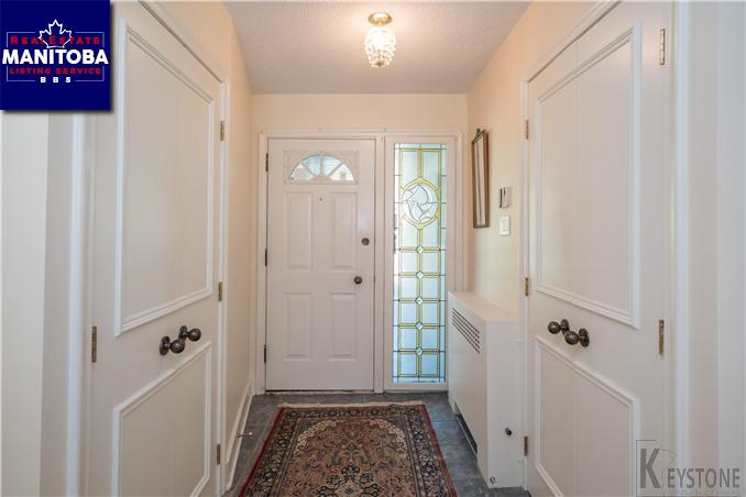 Property 828 Wellington Crescent img1