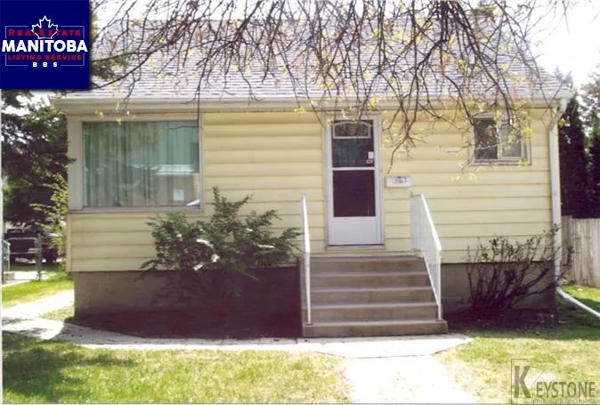 1496 Catherine Avenue North, Winnipeg
