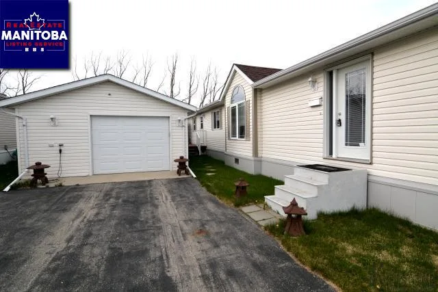 18 Bayview Crescent, Sanford