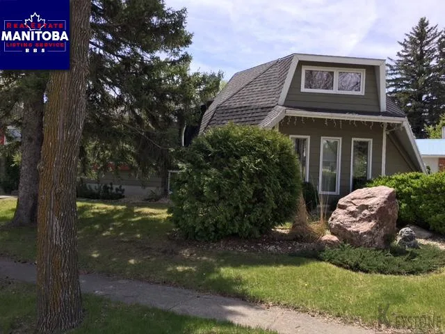 562 Dufferin Avenue, Manitou