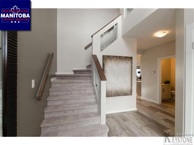 Property 208 Bonaventure Drive East img1