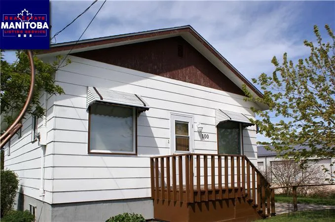 100 Main Street, Lowe Farm