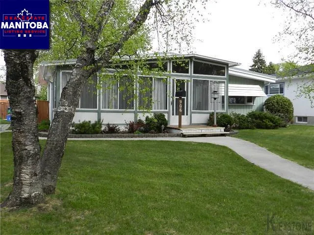 906 Beaverbrook Street, Winnipeg