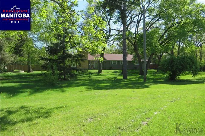102 Girton Boulevard, Winnipeg