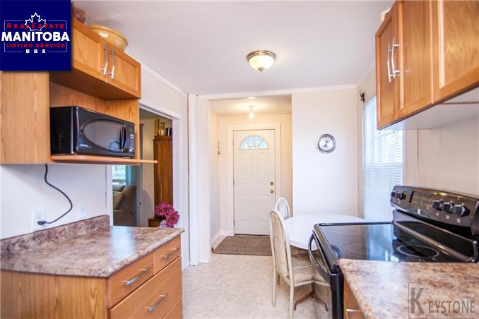 Property 215 Regent Avenue East img1