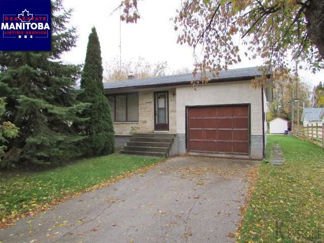 4 Bed House for Sale at 52 6th Avenue, Gimli, MB - MLS® #1713570