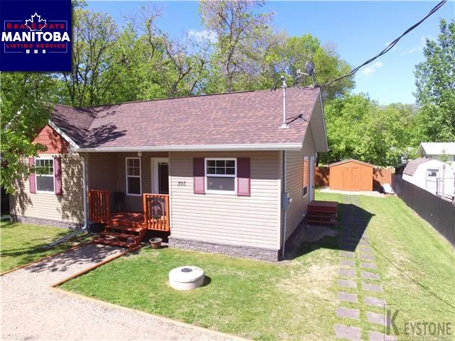305 Saskatoon Drive, Oak Lake Beach