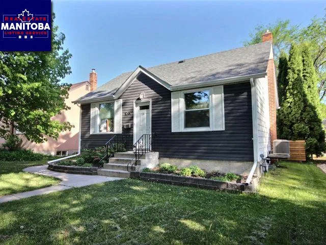 1044 Warsaw Avenue, Winnipeg