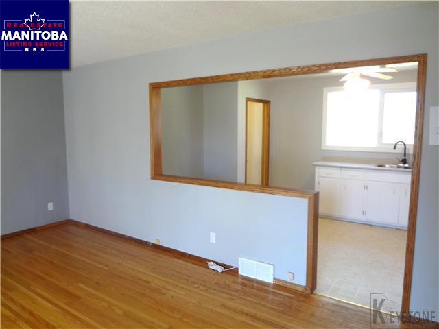Property 745 Robin Hood Crescent img1