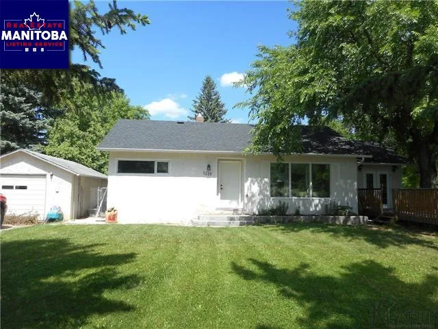 1219 Mountain Avenue, Winkler