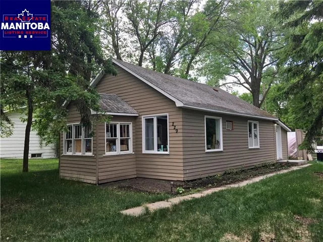 229 Crystal Avenue East, Crystal City