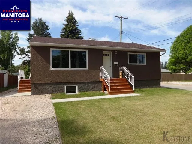 11 11th Avenue Southeast, Dauphin