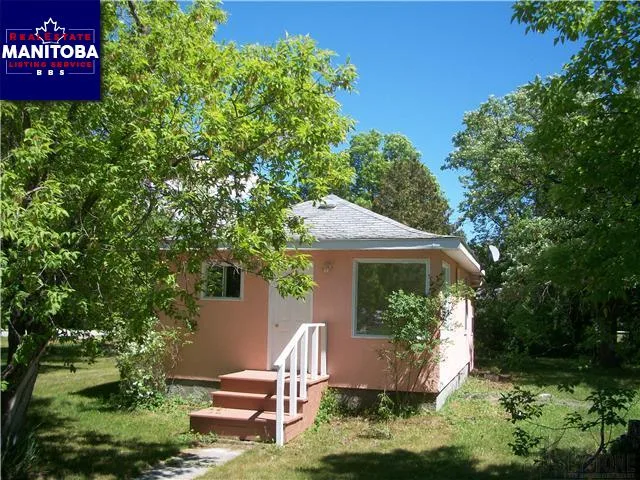 17 2nd Avenue North, Lundar