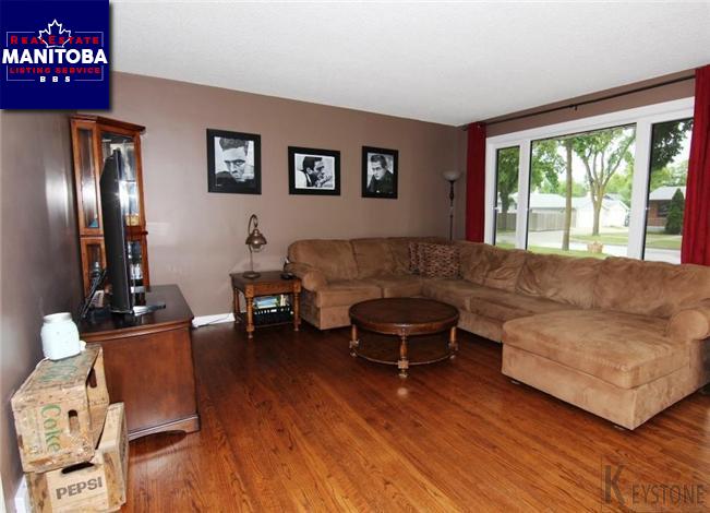 Property 509 Rosseau Avenue West img1